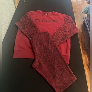 Check out this cute NIKE 2-piece. Very small stain on top.